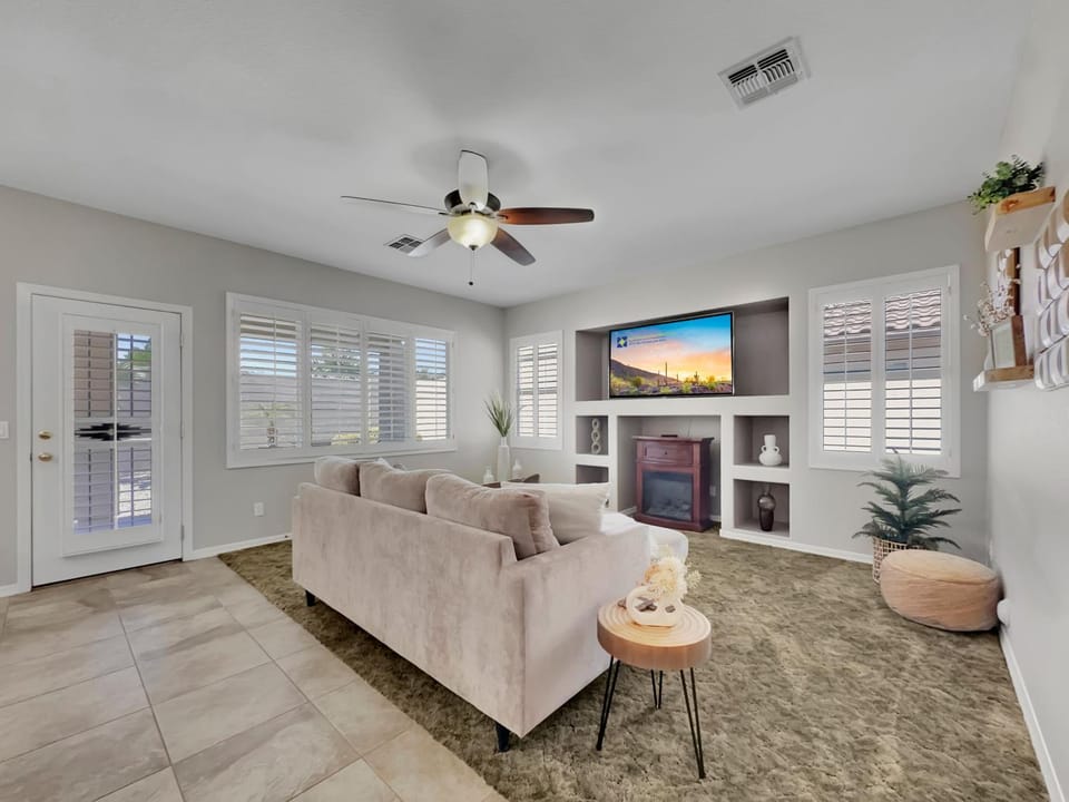 TV and multimedia, Living room, Seating area
