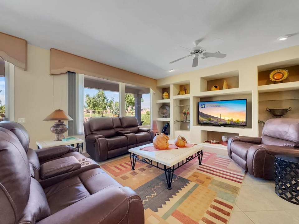 TV and multimedia, Living room, Seating area