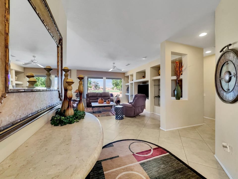 Living room, Seating area