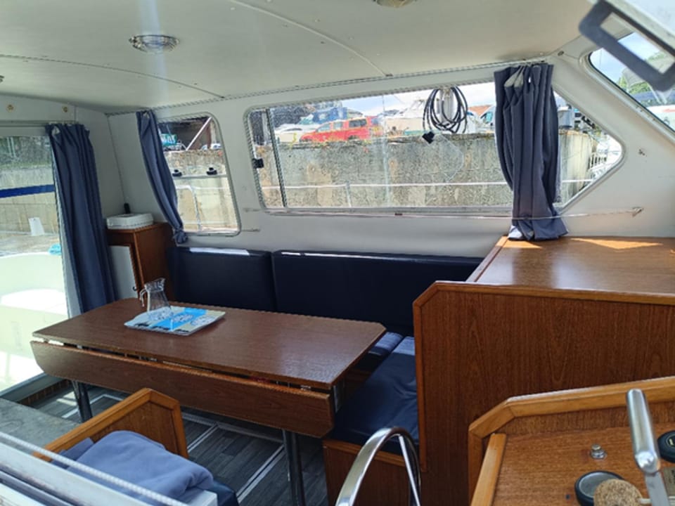 Séjour insolite sur un bateau à quai - 8 pers. - API-1-46-37 Docked boat in Cognac