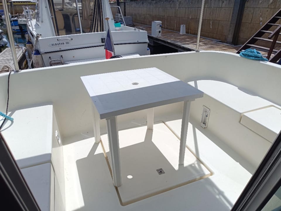Séjour insolite sur un bateau à quai - 8 pers. - API-1-46-37 Docked boat in Cognac