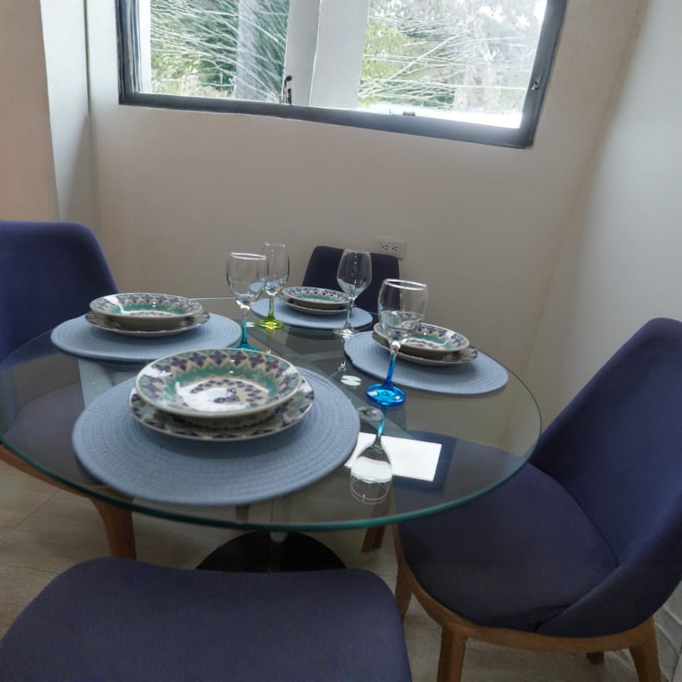 Food and drinks, Dining area, Food
