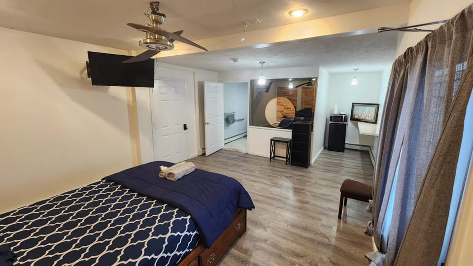 Private Studio near Downtown Worcester Apartment in Worcester
