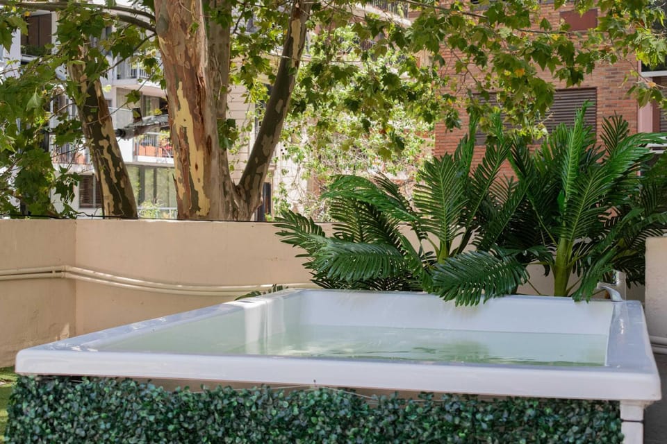 Day, Swimming pool