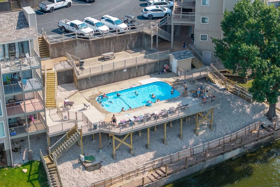 Unforgettable Sunsets from Updated Lakefront Condo Apartment in Osage Beach