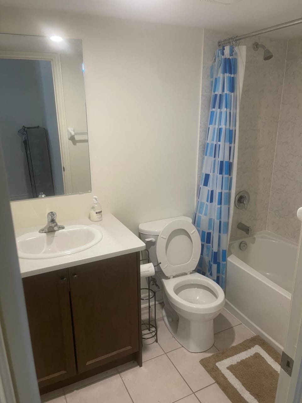 Comfort King Bed and Breakfast in Oshawa
