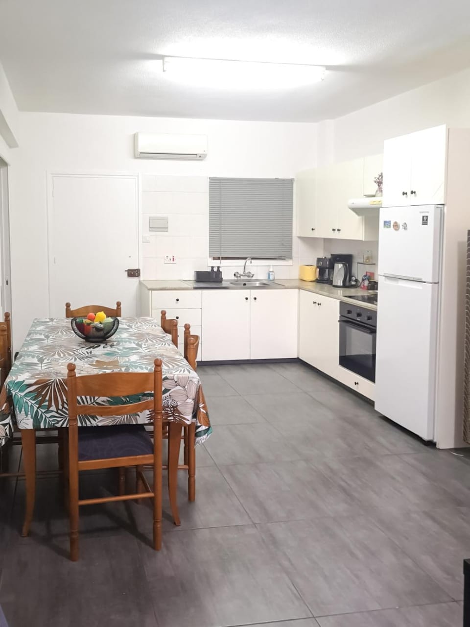 Kitchen or kitchenette, Dining area, oven, stove, toaster