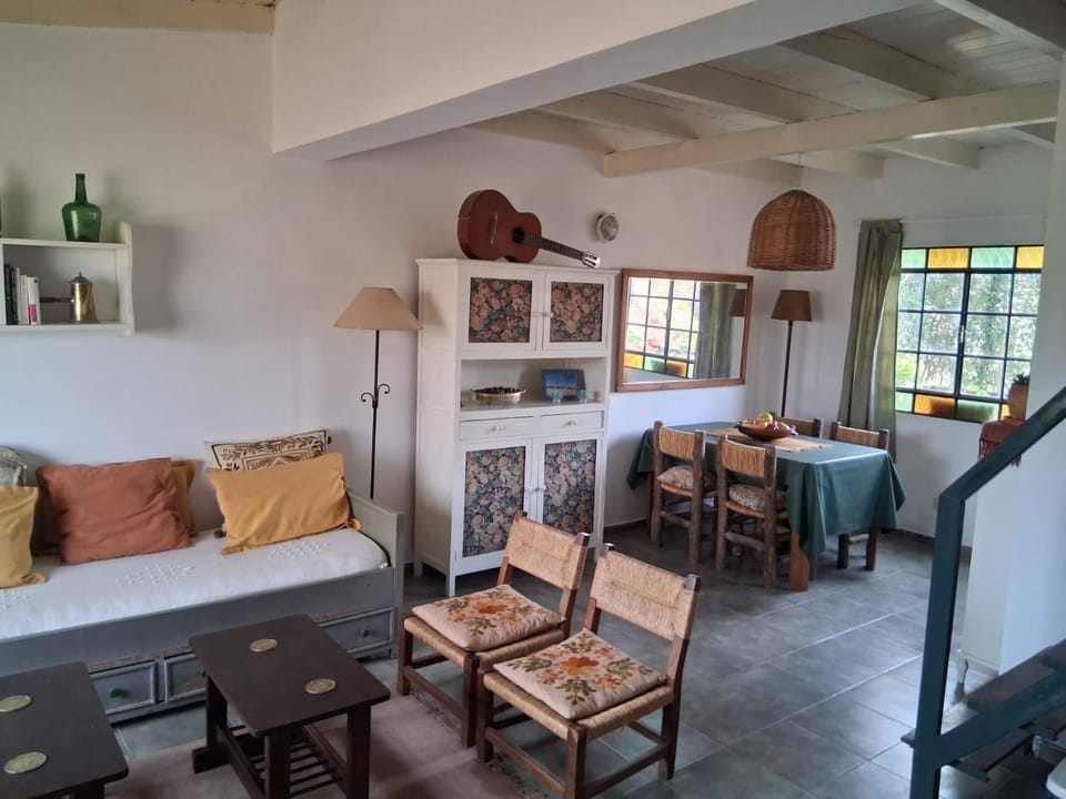 Casa en el pueblo frente al río y al camino de la costanera con parrilla House in San Antonio de Areco