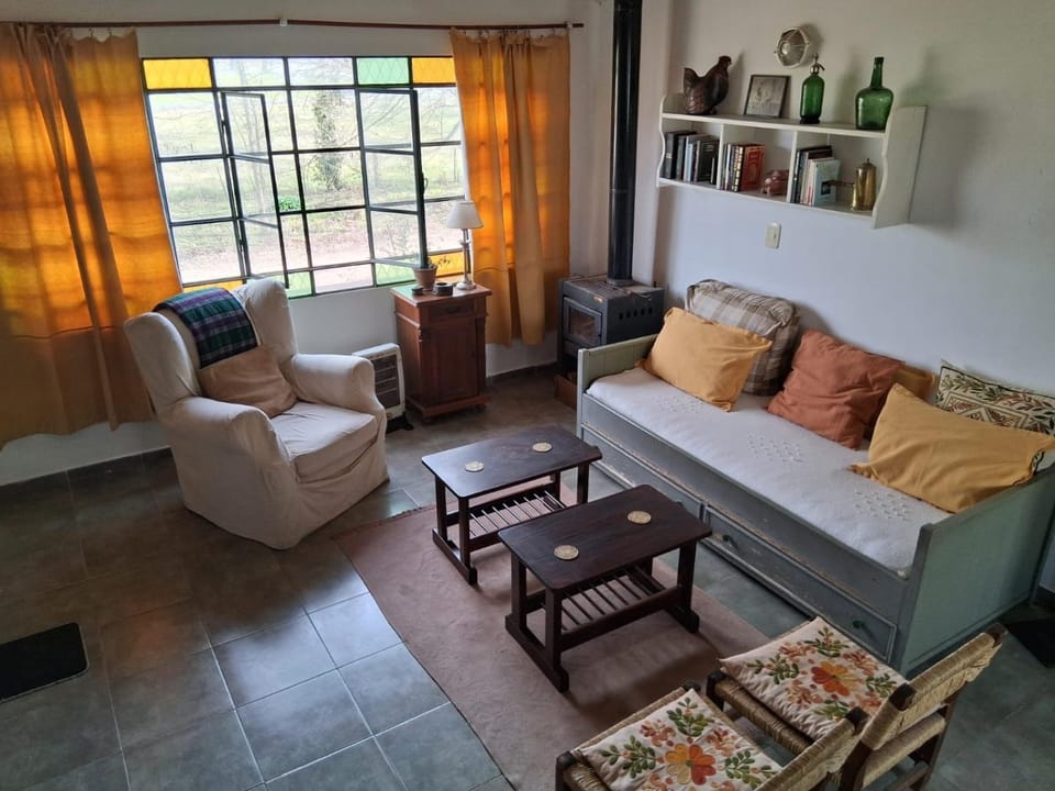 Casa en el pueblo frente al río y al camino de la costanera con parrilla House in San Antonio de Areco