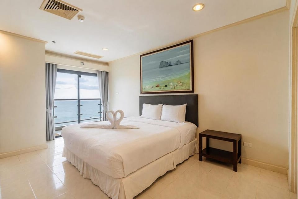 Ocean View 3BR Penthouse Central Patong #C328 Apartment in Patong