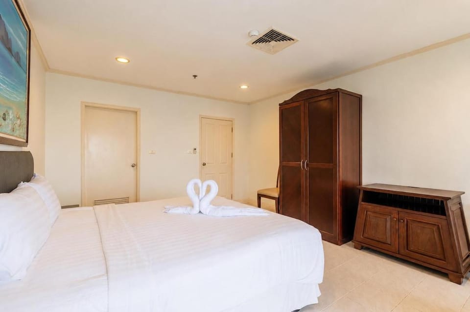 Ocean View 3BR Penthouse Central Patong #C328 Apartment in Patong