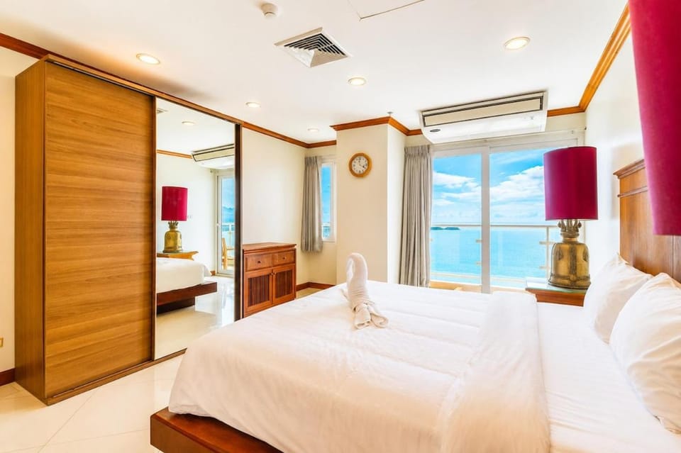 Best Ocean View 3BR Walk to Beach &Bangla C329 Apartment in Patong
