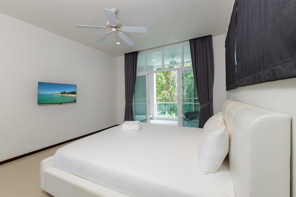 Bed, TV and multimedia, Balcony/Terrace, Bedroom