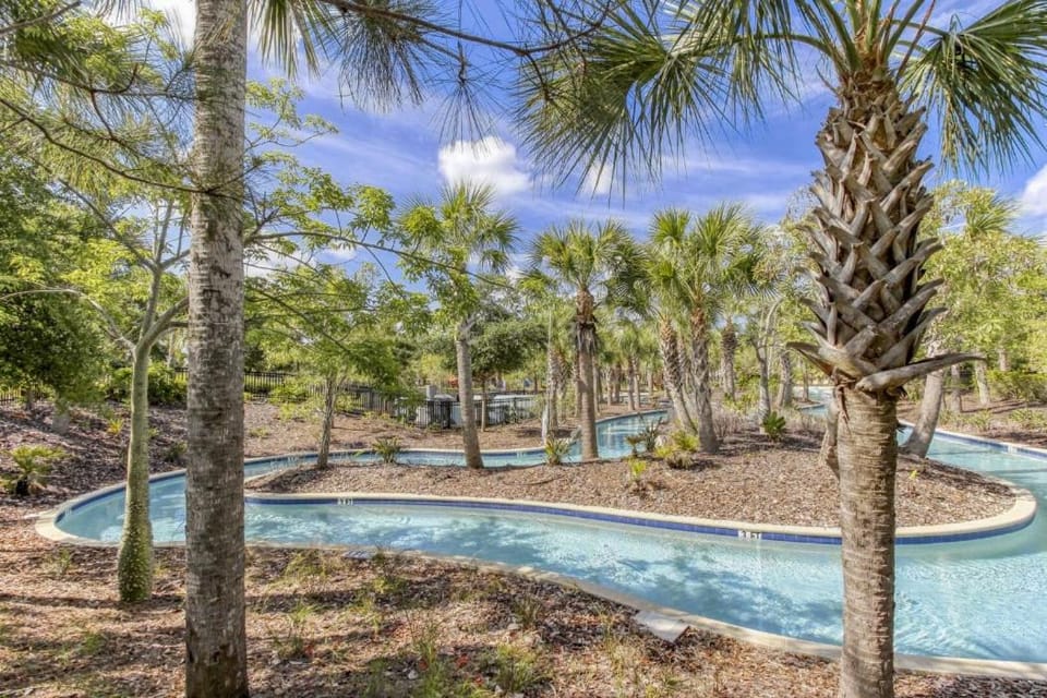 Solterra Bliss Retreat, Near Disney w/ Lazy River House in Polk County