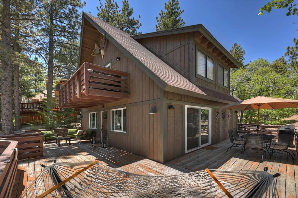 Natures Peak - Family Retreat with 2 Fireplaces House in Green Valley Lake