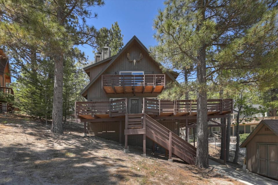 Natures Peak - Family Retreat with 2 Fireplaces House in Green Valley Lake