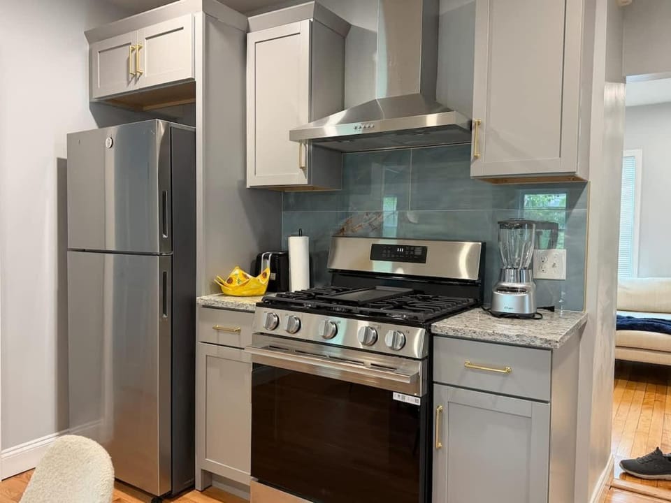 One Bedroom Next to Clark University Apartment in Worcester