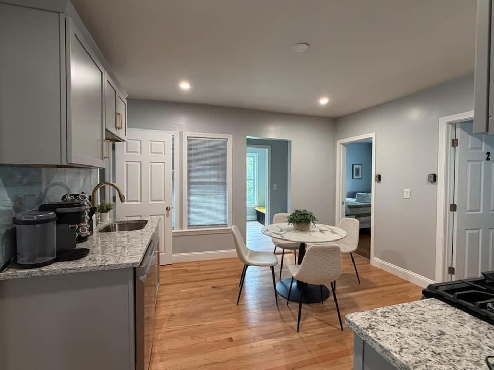 One Bedroom Only a Block from Clark University Apartment in Worcester
