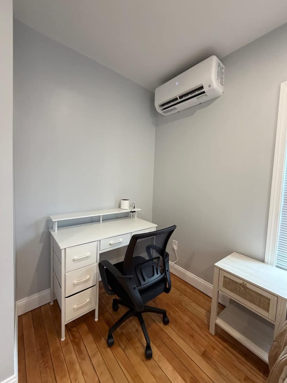 One Bedroom Only a Block from Clark University Apartment in Worcester
