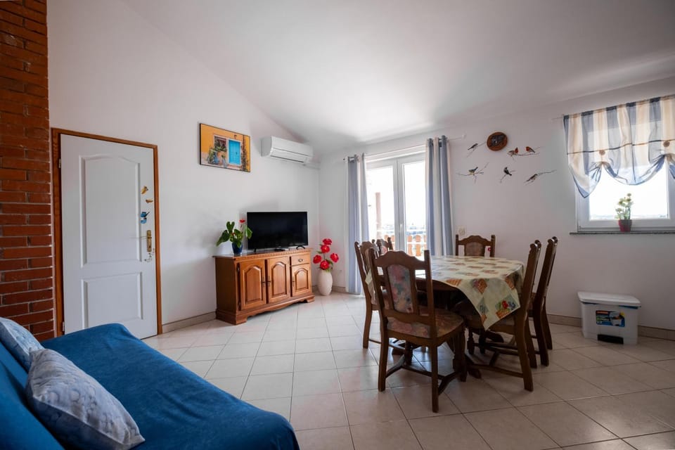TV and multimedia, Kitchen or kitchenette, Living room, Dining area