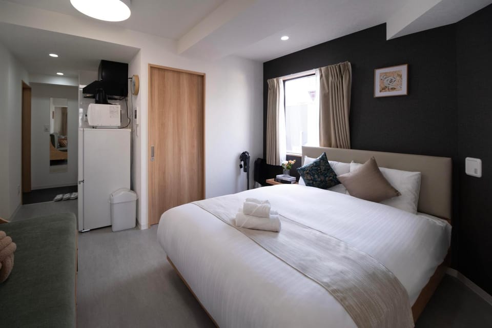 Bed, Photo of the whole room, Bedroom, towels