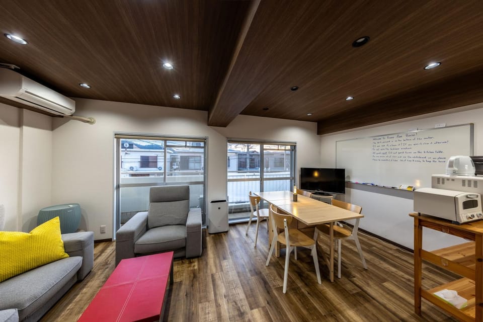 TV and multimedia, Living room, Seating area, Dining area