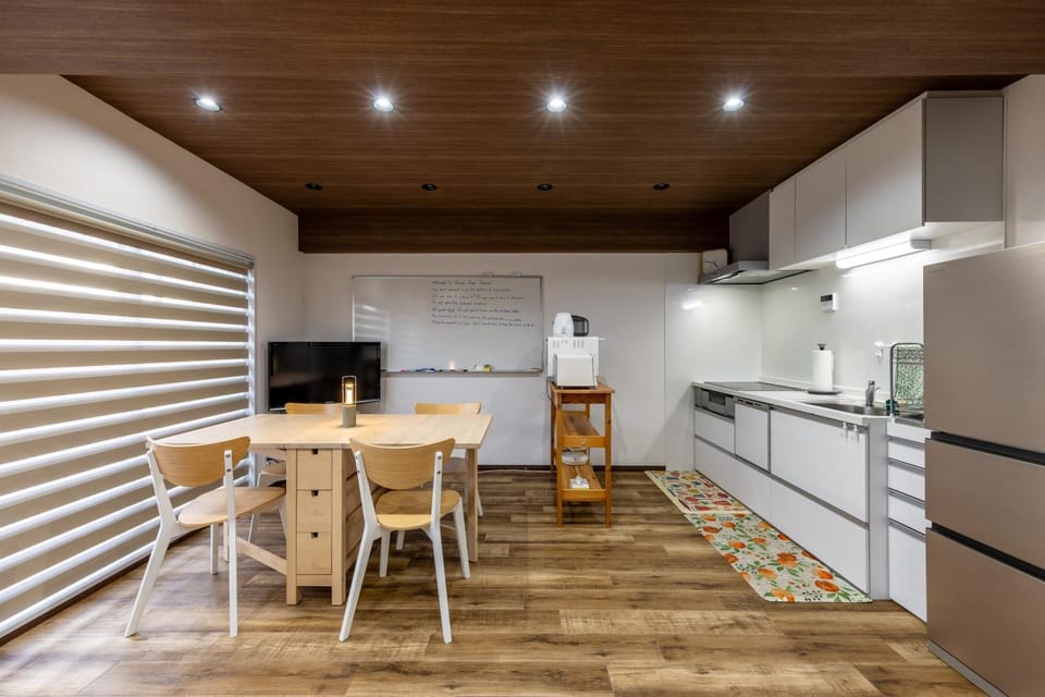 TV and multimedia, Kitchen or kitchenette, Dining area, dishwasher, stove
