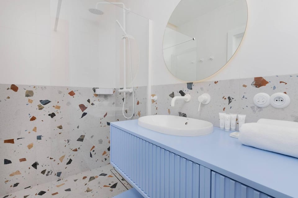 Shower, Bathroom, towels