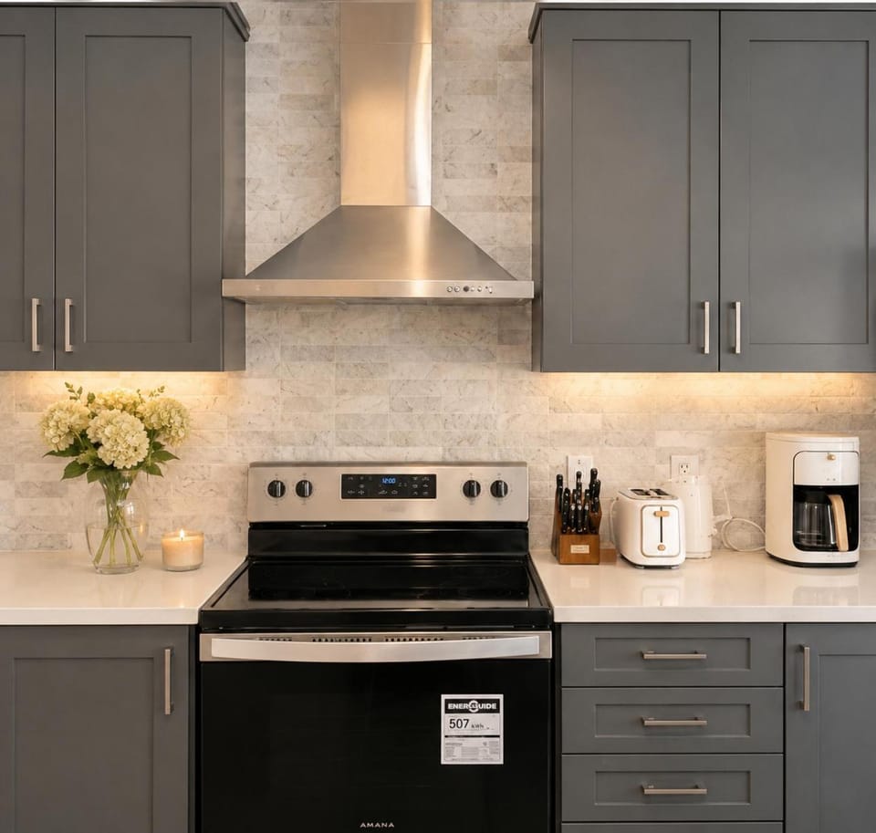 Luxury 4BR Aurora Home , Near Yonge , BBQ , Parking House in Aurora