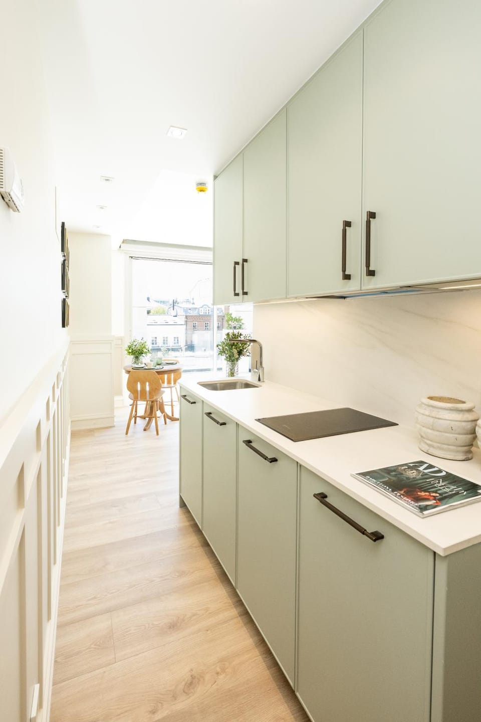 Kitchen or kitchenette, dishwasher, stove