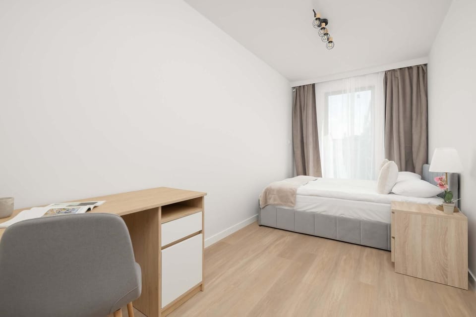 Bed, Seating area, Bedroom