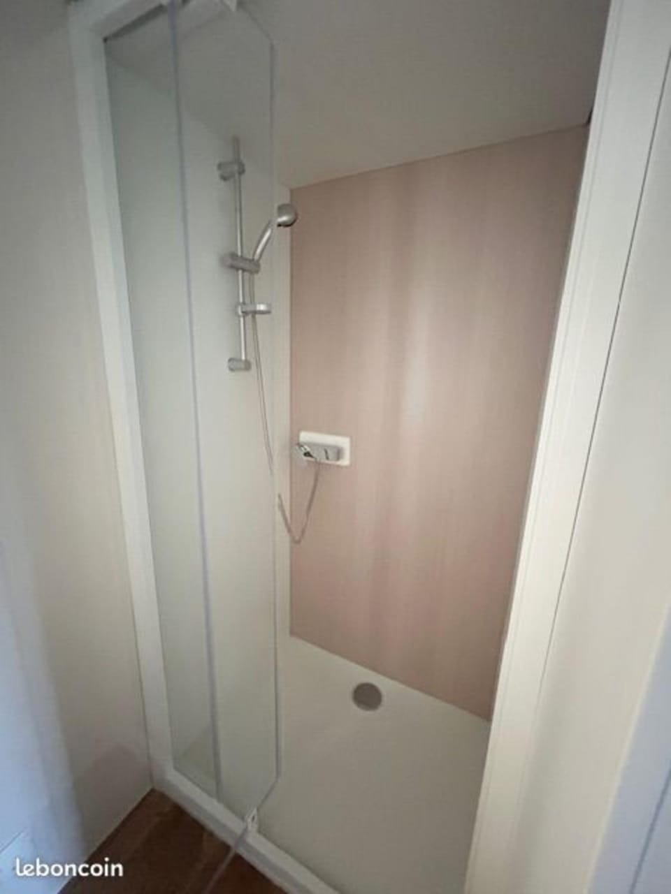 Mobil-home 3 chambres 8 personnes House in Condrieu