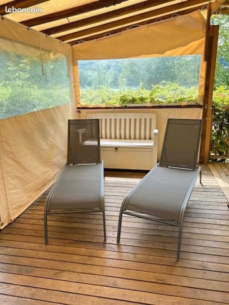 Mobil-home 3 chambres 8 personnes House in Condrieu