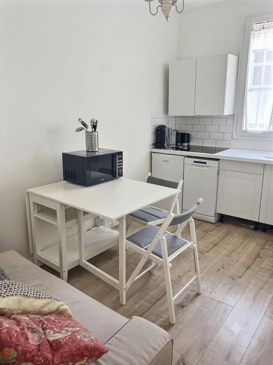 Appartement Ideal pour Pro et couples Ideal pour vacances weekends et sejours pro proche Tour EFFEL et Roland Garros Apartment in Issy-les-Moulineaux