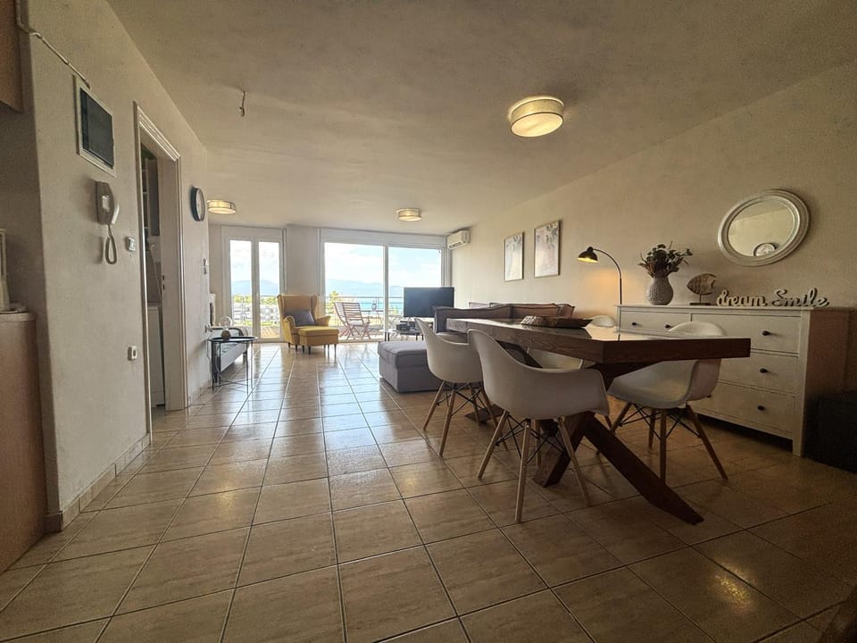 Sea Breeze Καμένα Βούρλα Apartment in Greece