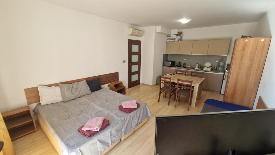 Kitchen or kitchenette, Living room, Bedroom
