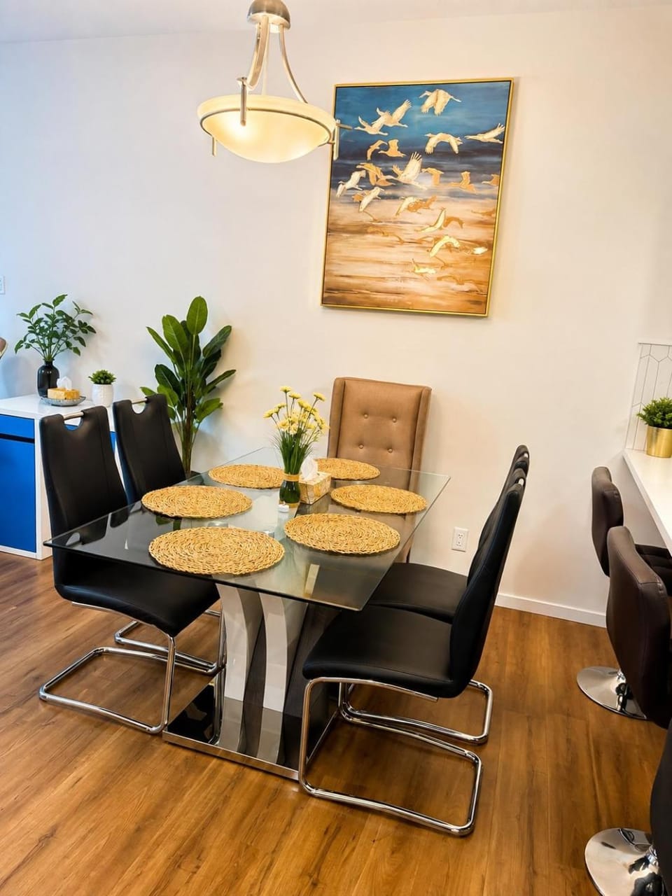 Spacious Calgary Haven l 4BR Home l 3 Full Bath l AC l Sleeps 8 plus House in Calgary
