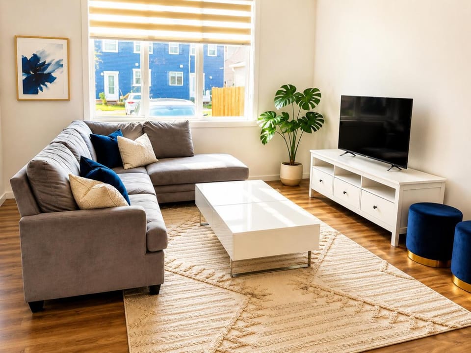Spacious Calgary Haven l 4BR Home l 3 Full Bath l AC l Sleeps 8 plus House in Calgary