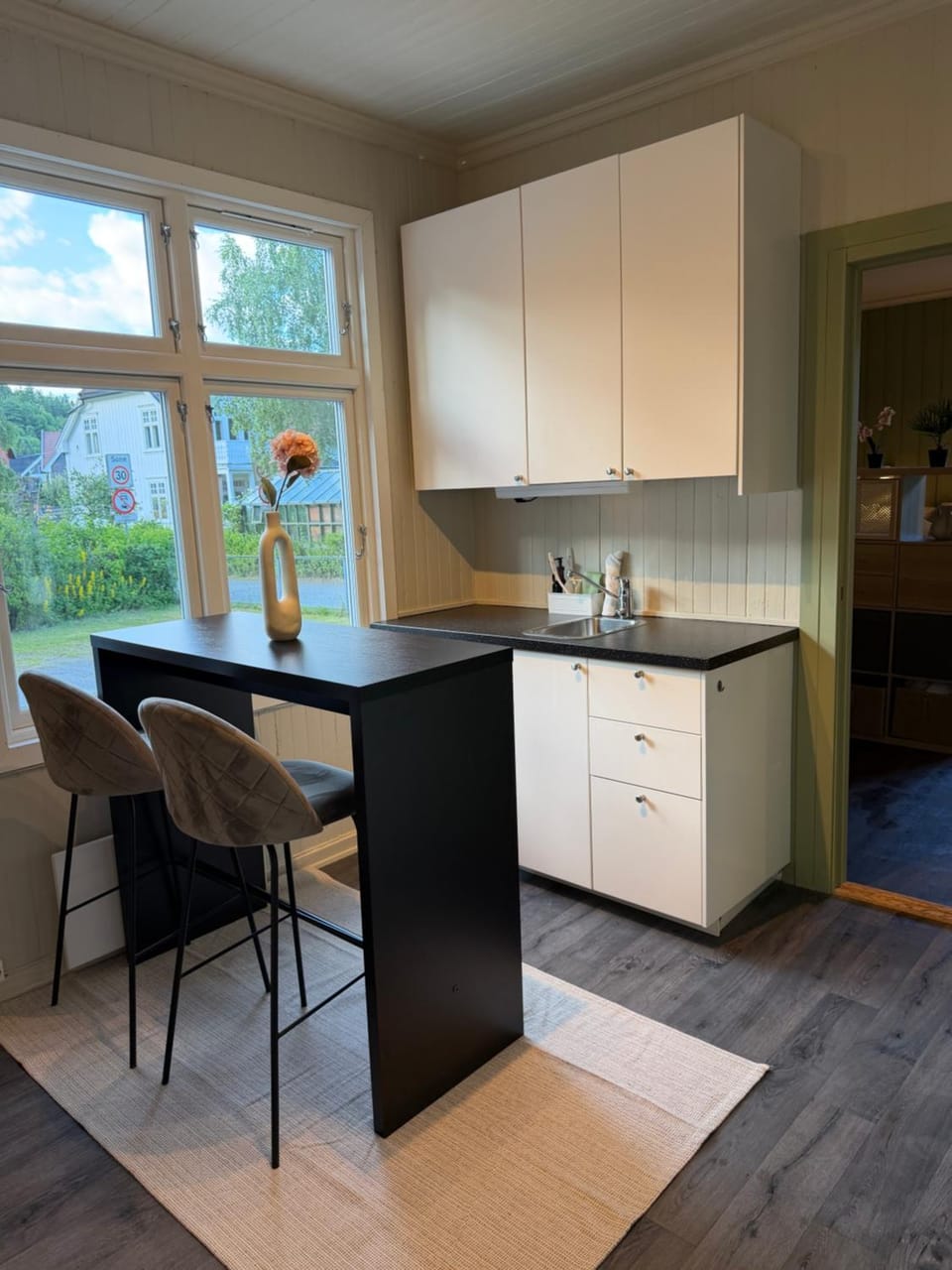 Seating area, Dining area, kitchen