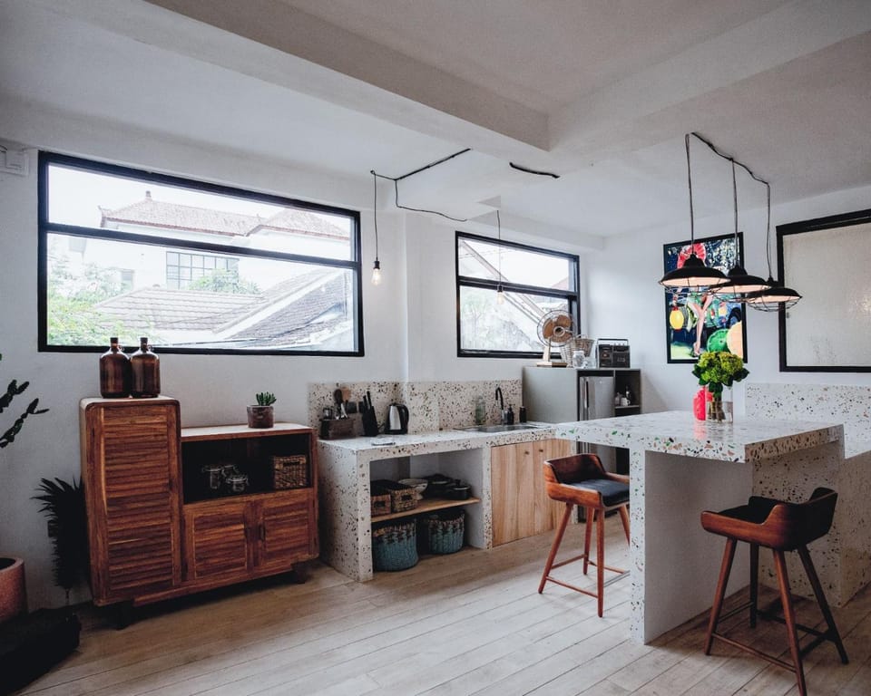 Dining area, kitchen