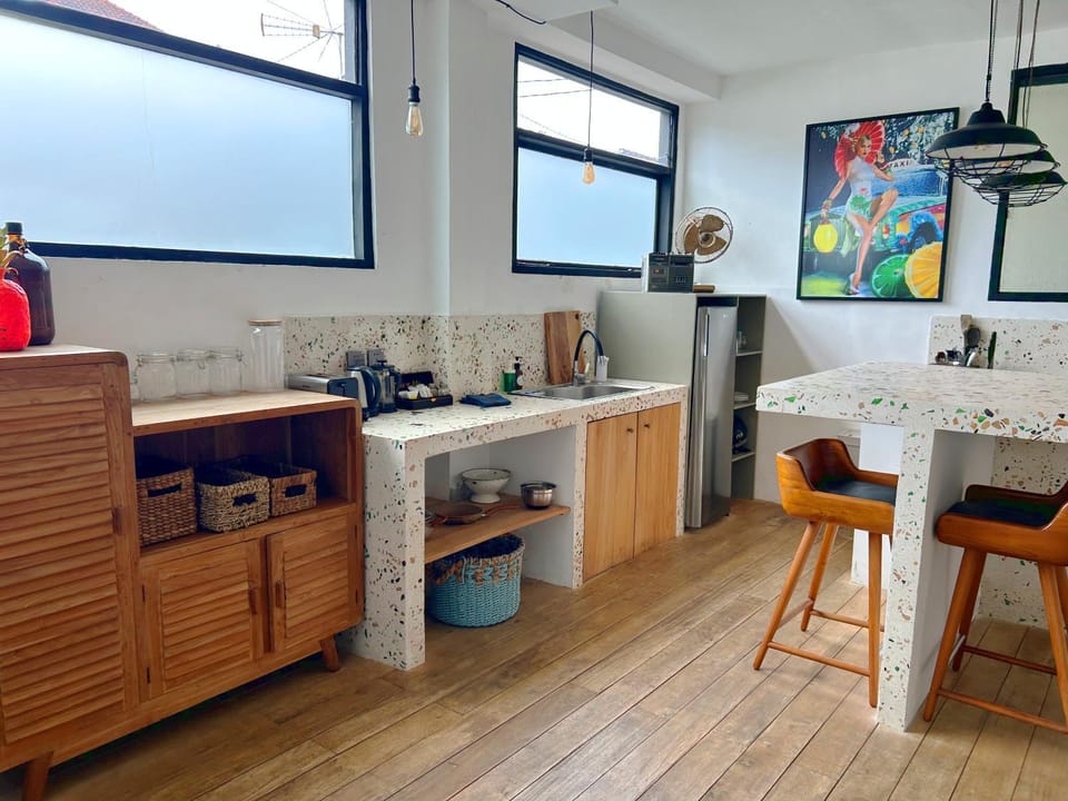 Dining area, kitchen