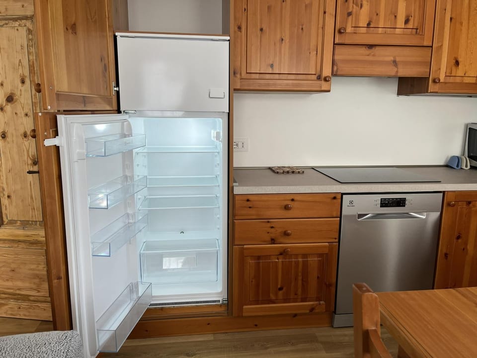 Kitchen or kitchenette, Dining area, kitchen