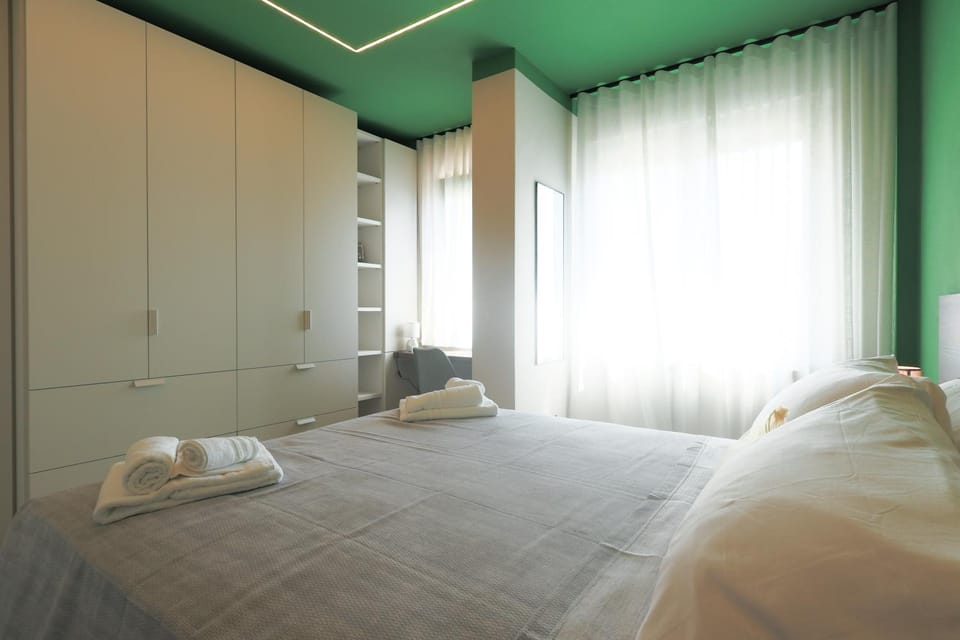 Bed, Bedroom, locker, towels