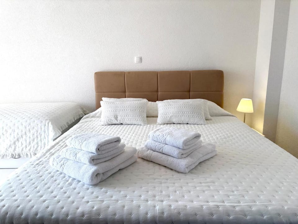 Bed, Photo of the whole room, Bedroom, towels