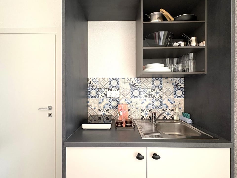 Kitchen or kitchenette, Other, stove