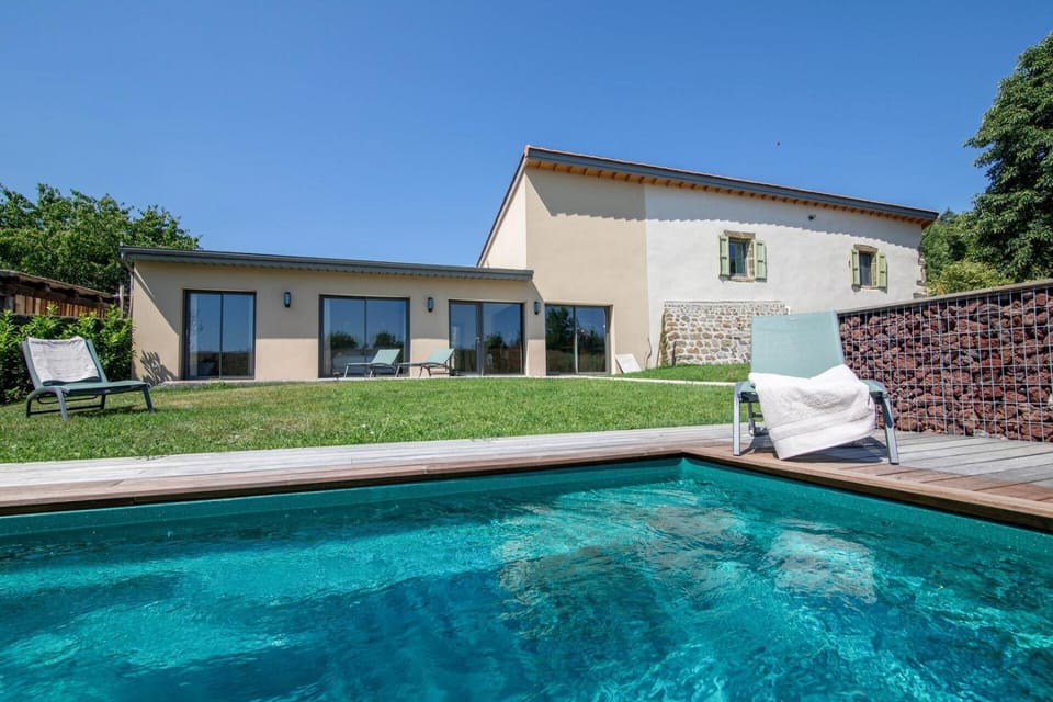 Property building, Day, Garden view, Pool view, Swimming pool, sunbed