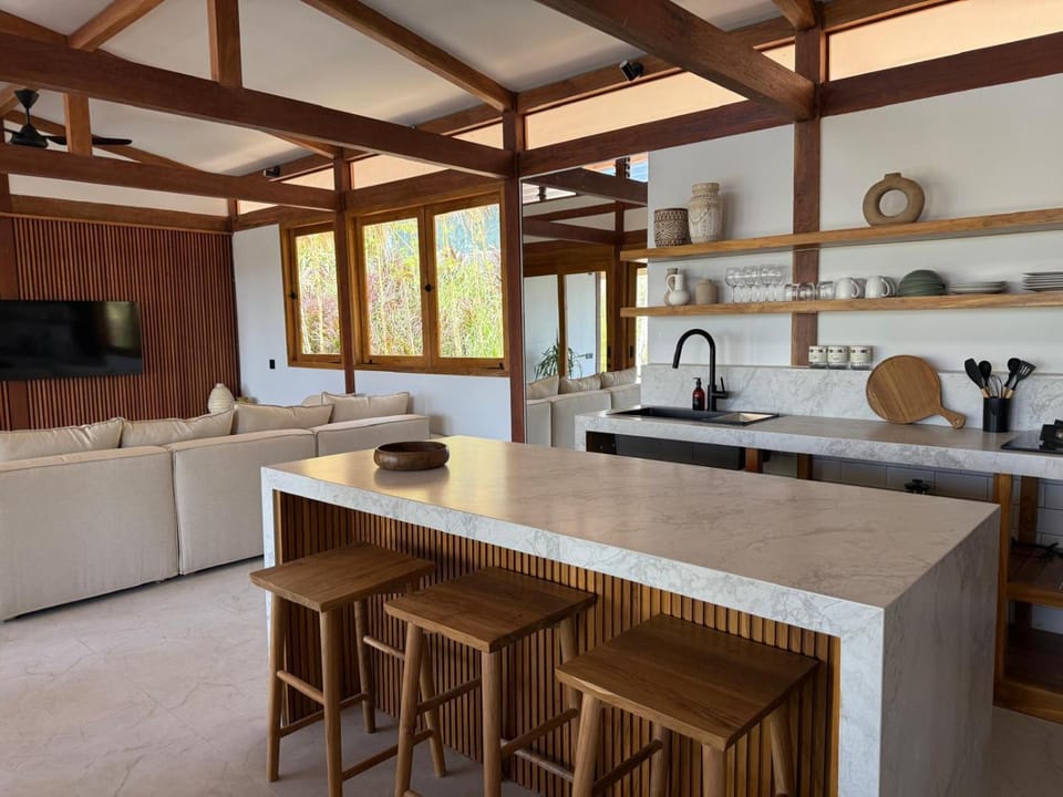 Kitchen or kitchenette, Living room, Seating area, Dining area