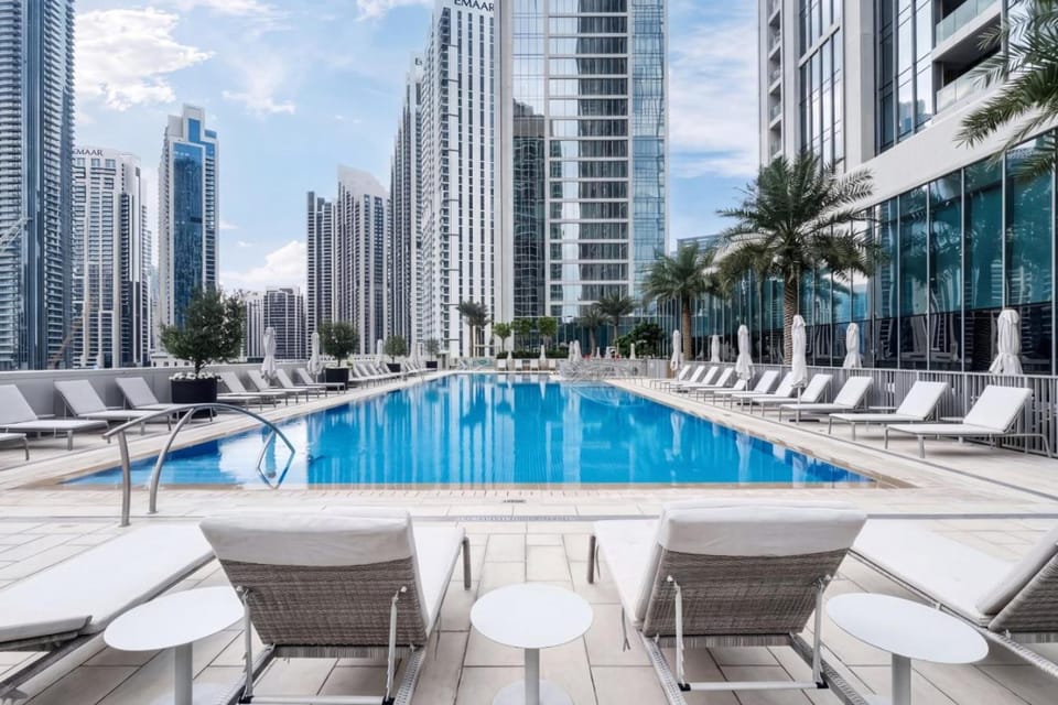 Property building, Day, Swimming pool, sunbed
