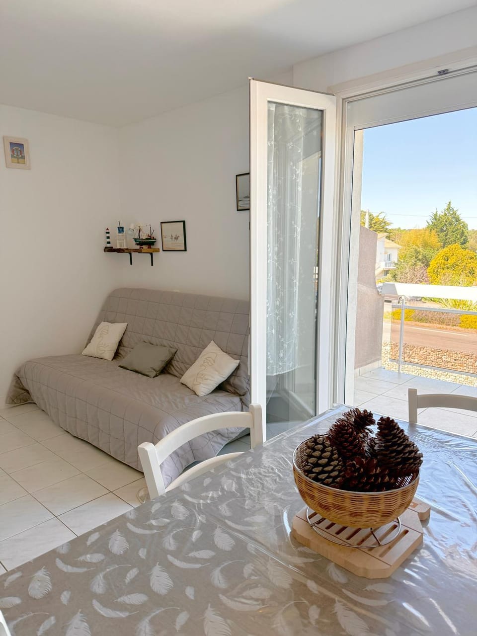 Patio, Day, Balcony/Terrace, Living room, Seating area, Dining area