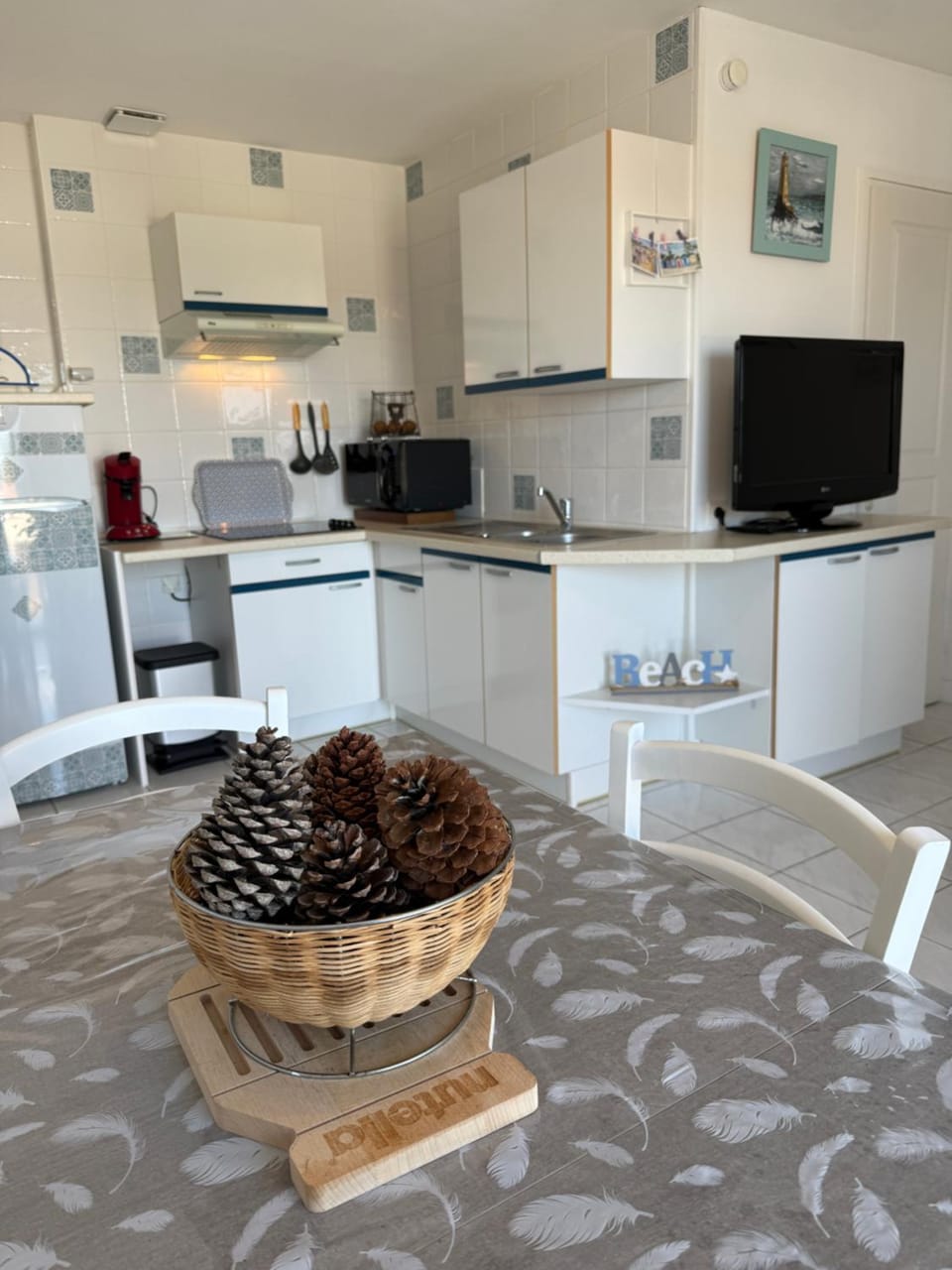 TV and multimedia, Kitchen or kitchenette, Seating area, Dining area, stove